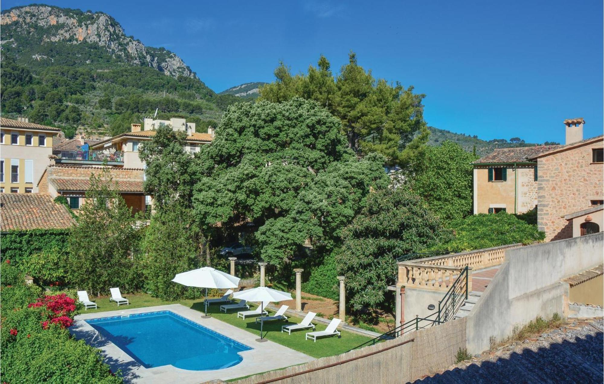 Сasa de vacaciones Awesome In With Outdoor Swimming Pool