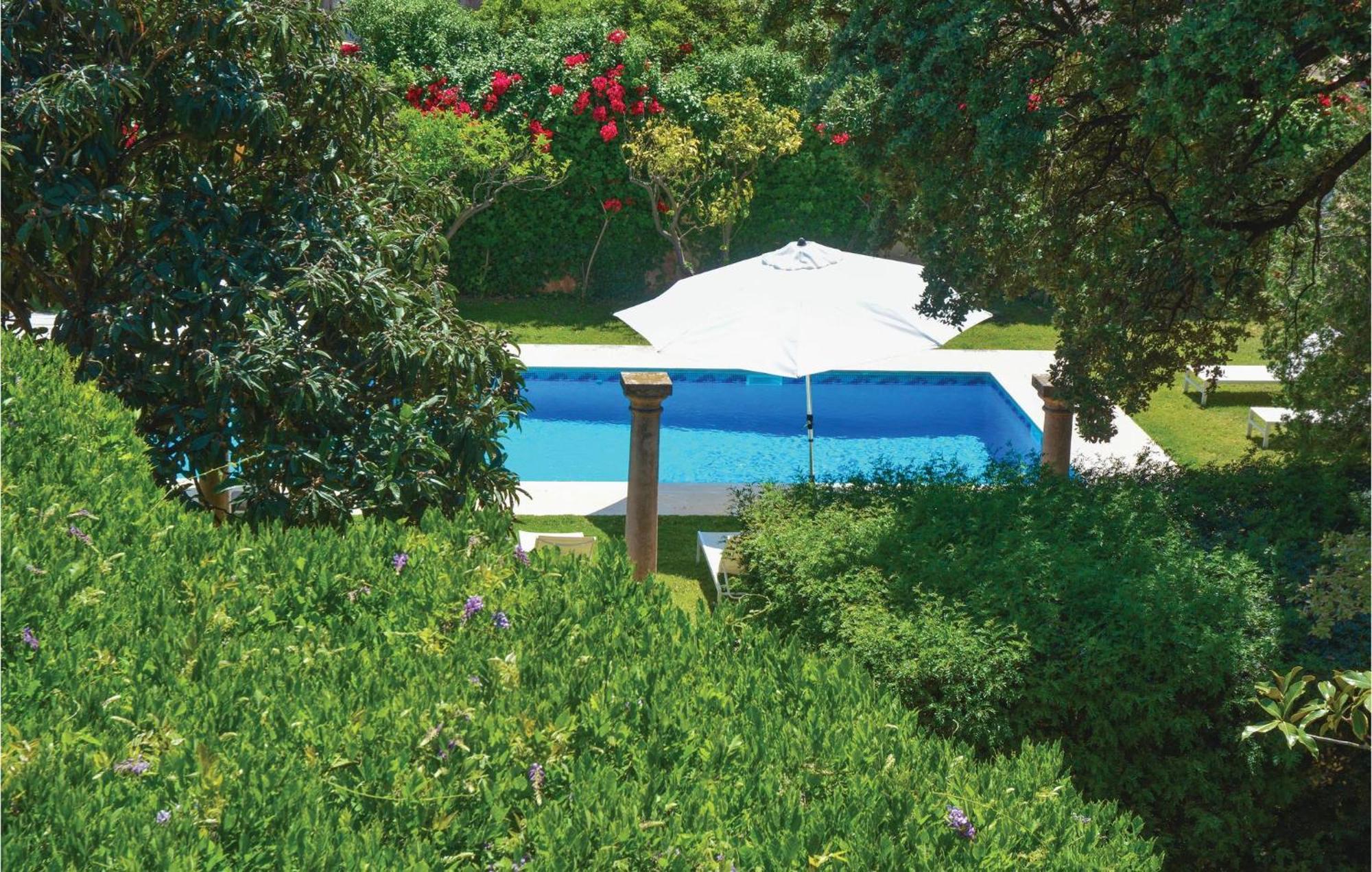 Awesome In With Outdoor Swimming Pool Сasa de vacaciones *