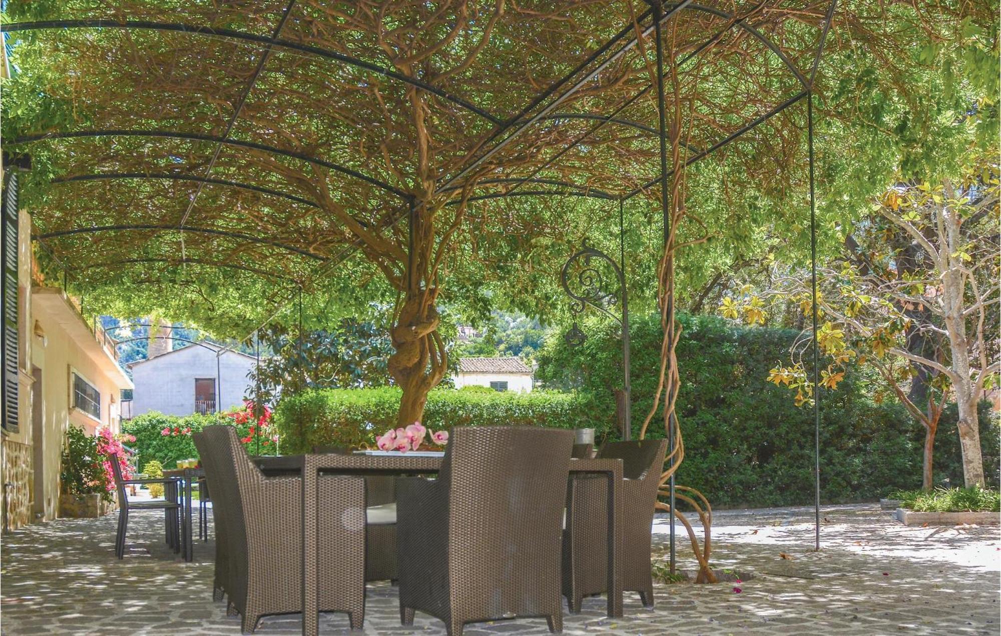 Awesome In With Outdoor Swimming Pool Сasa de vacaciones